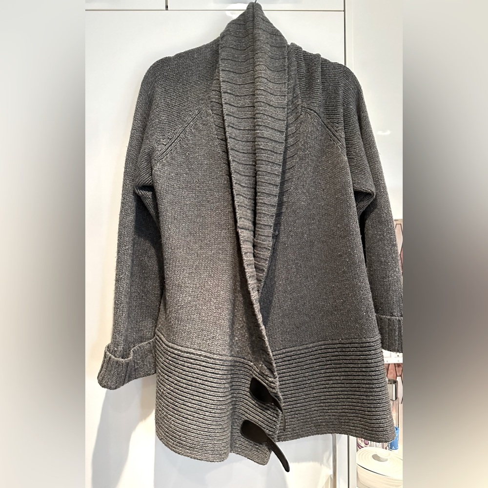 Cross over heavy weight sweater